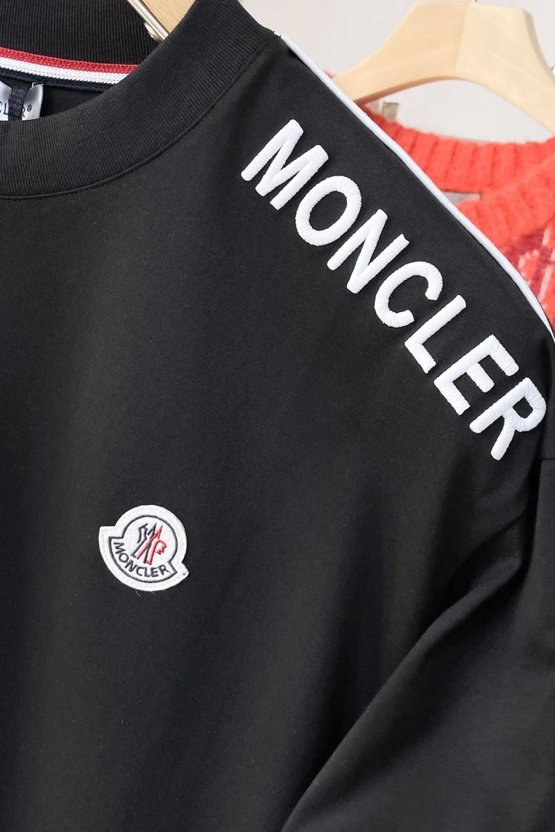 Moncler T-Shirts Breathable 143155