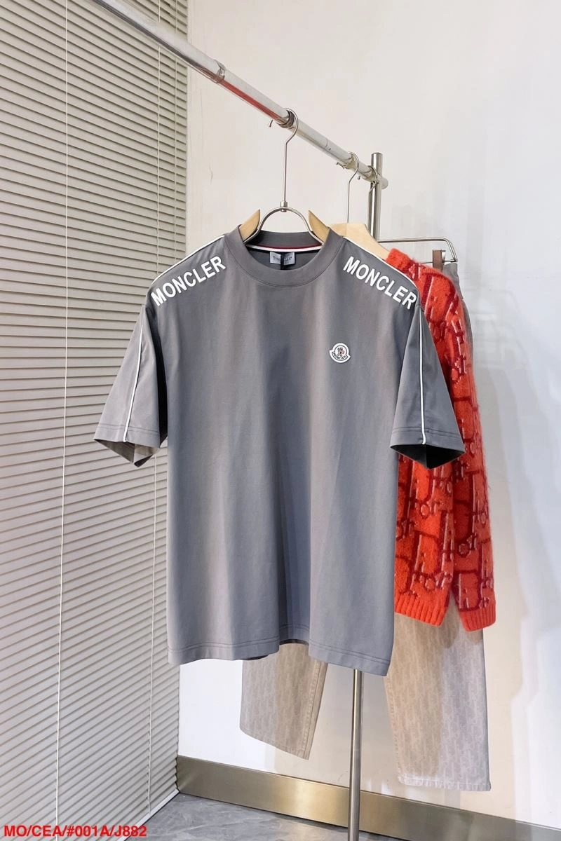 Moncler T-Shirts Comfortable 143181