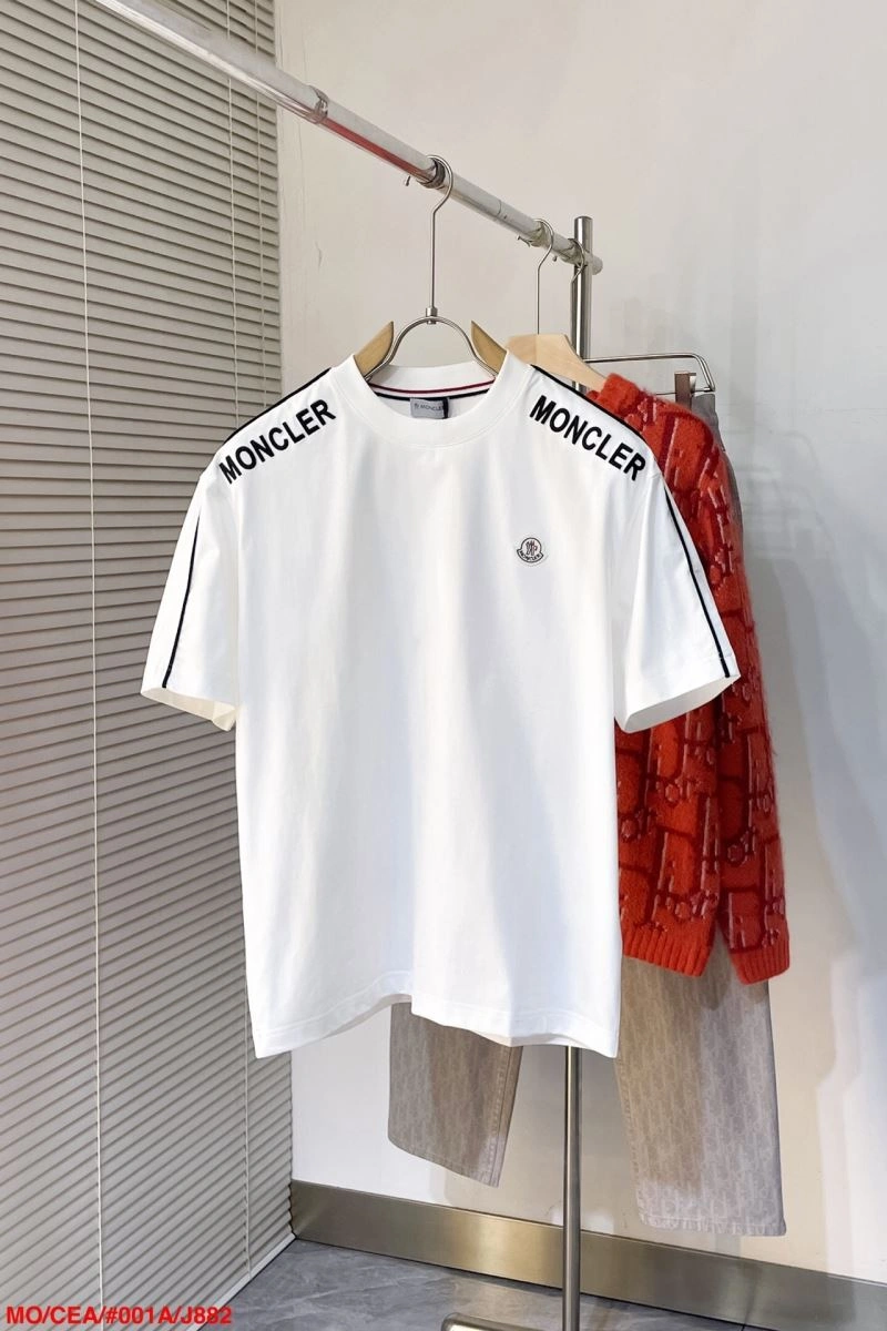 Moncler T-Shirts Comfortable 143181