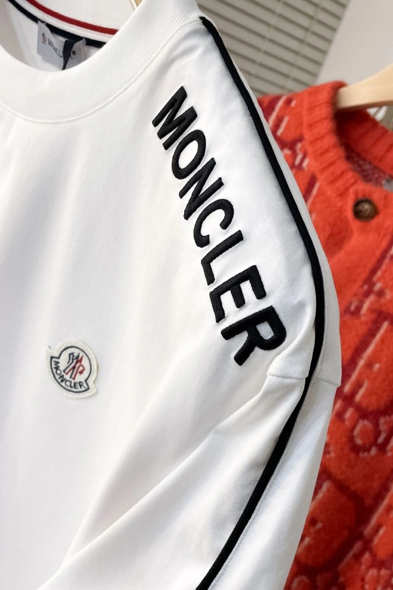 Moncler T-Shirts Comfortable 143181