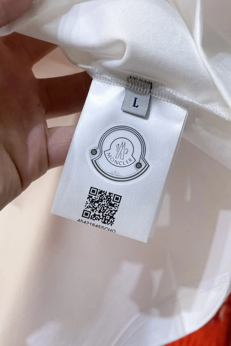 Moncler T-Shirts Comfortable 143181