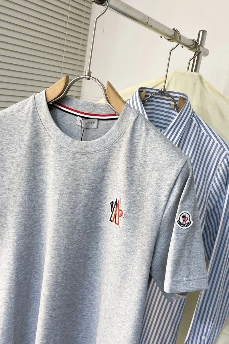 Moncler T-Shirts TravelReady 143166