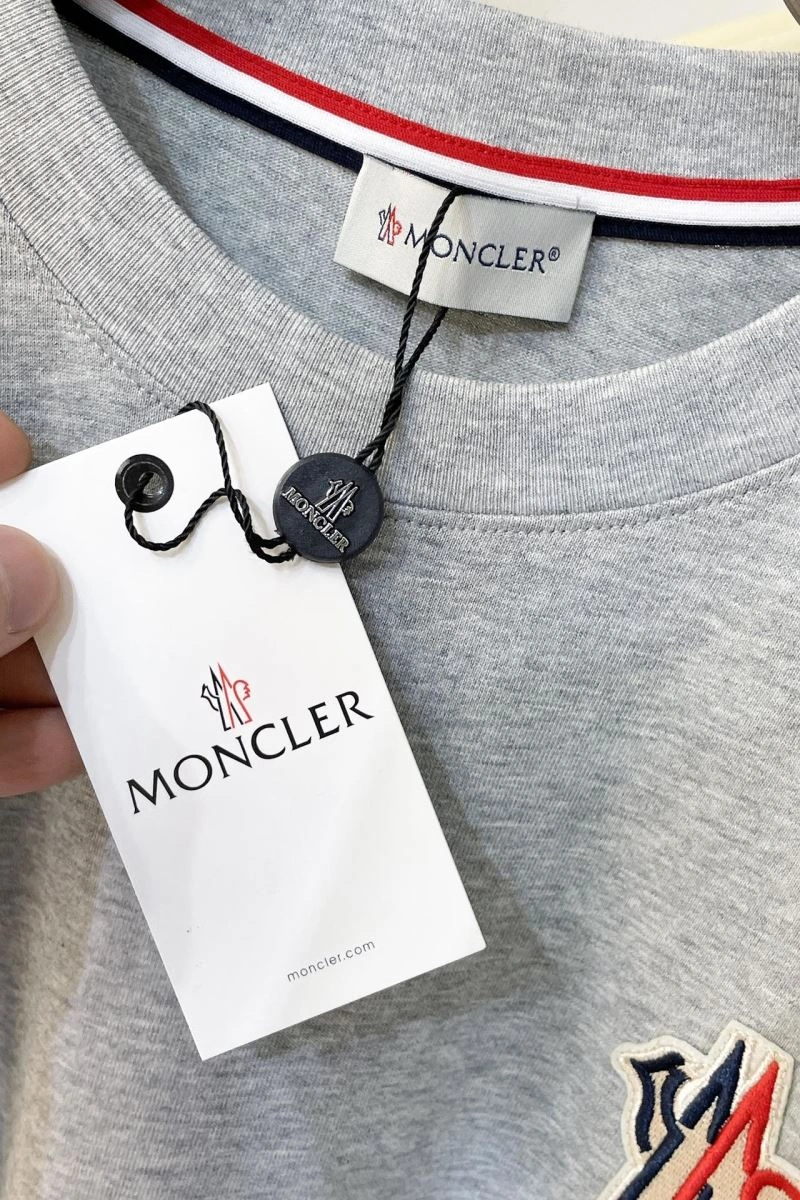 Moncler T-Shirts TravelReady 143166