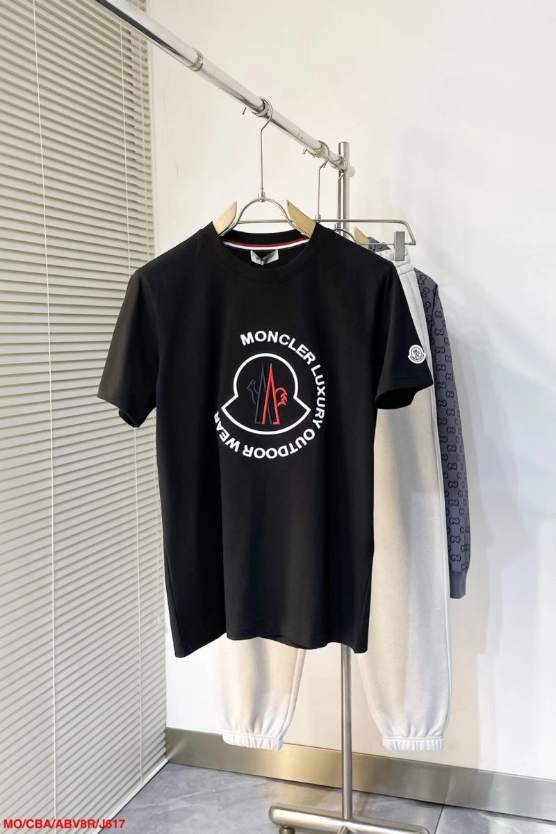 Versatile Moncler T-Shirts 143171