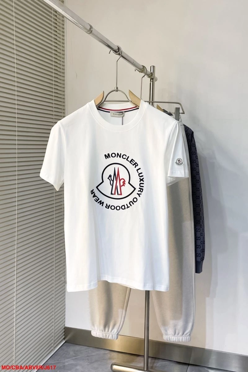 Versatile Moncler T-Shirts 143171