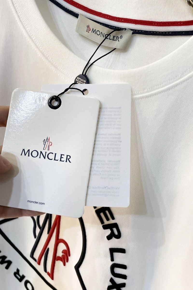Versatile Moncler T-Shirts 143171