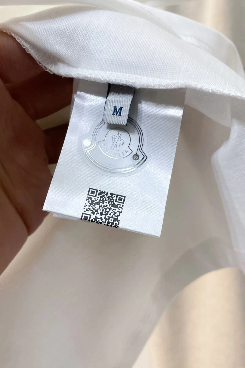 Versatile Moncler T-Shirts 143171