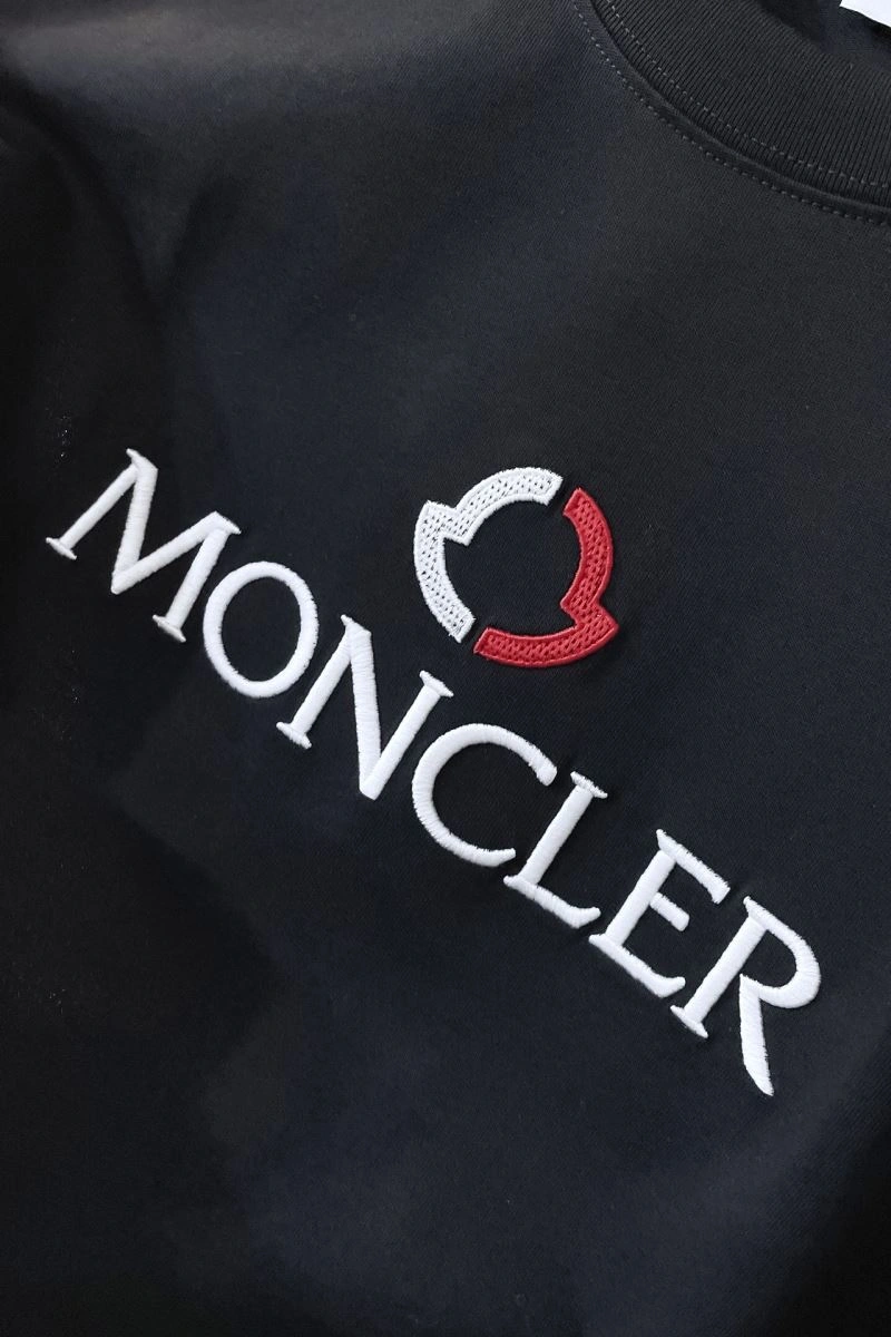 Moncler T-Shirts Unisex 143158