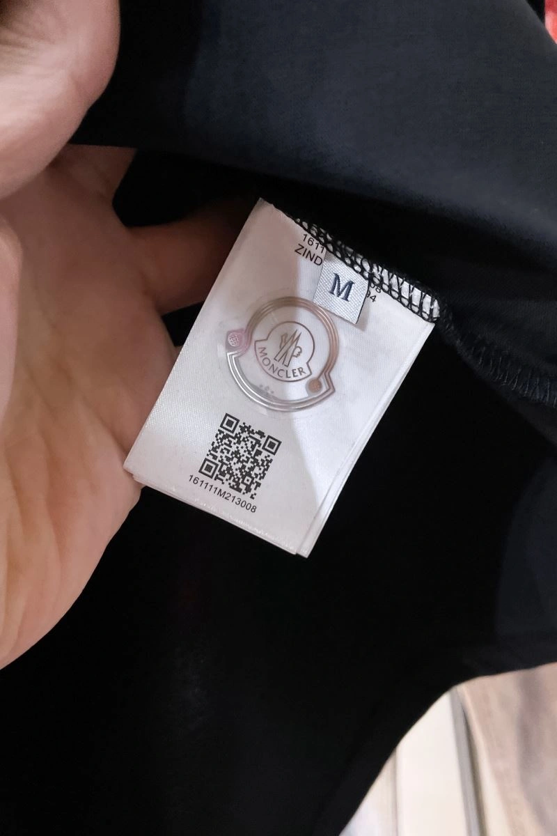 Moncler T-Shirts Unisex 143158