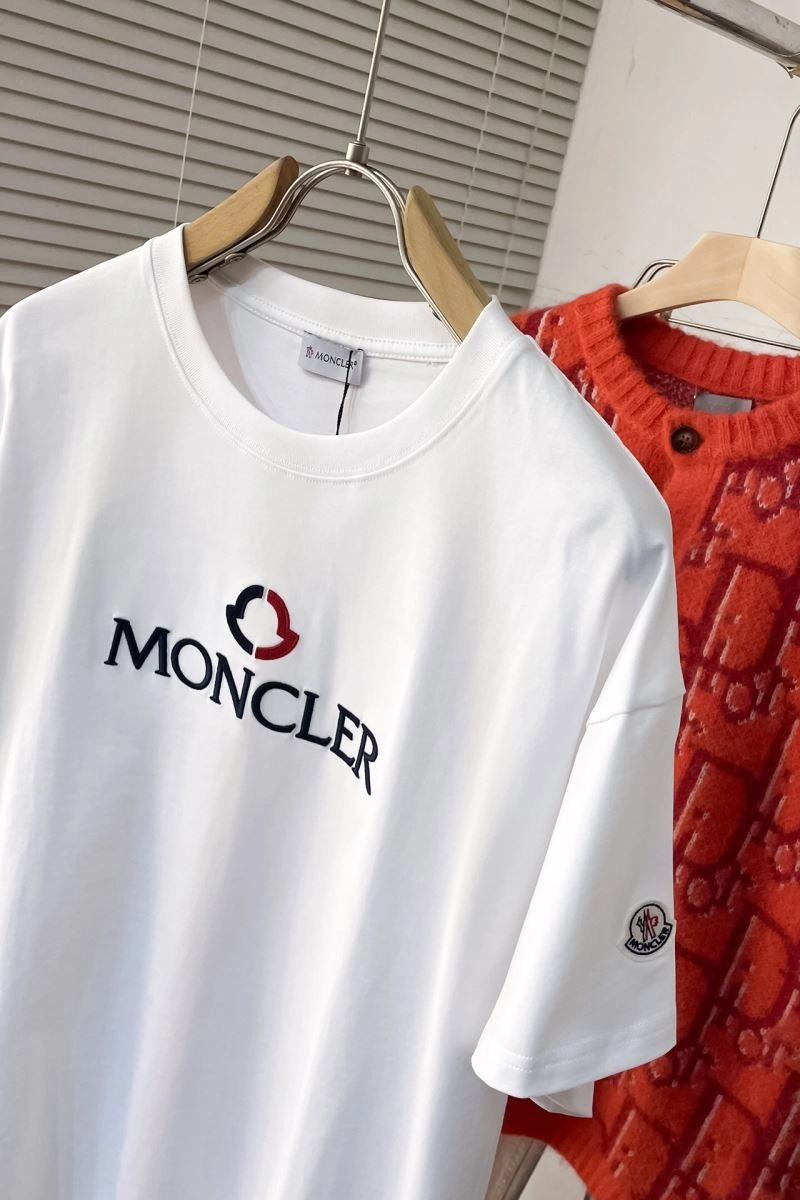 Minimalist Moncler T-Shirts 143176