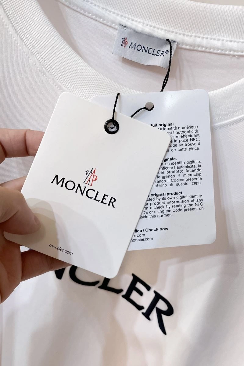 Minimalist Moncler T-Shirts 143176