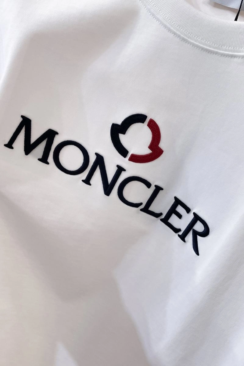 Minimalist Moncler T-Shirts 143176