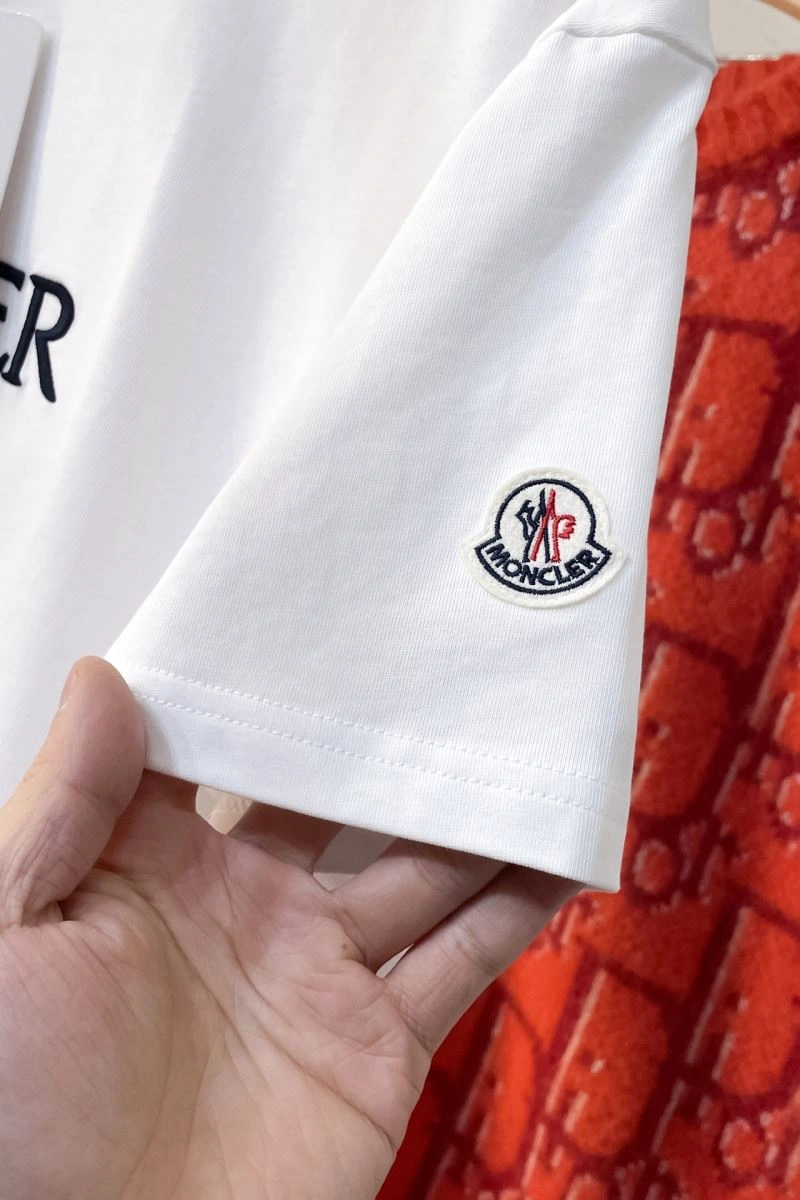 Minimalist Moncler T-Shirts 143176