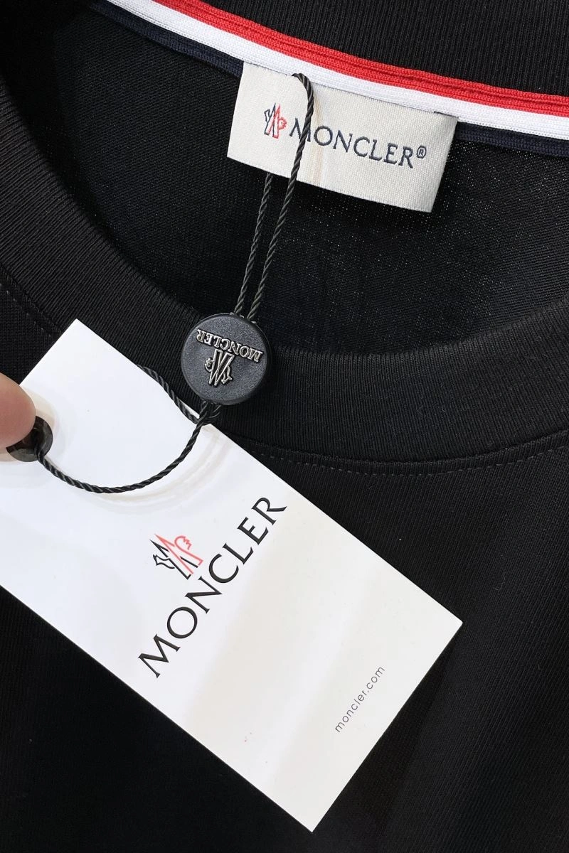 Moncler T-Shirts Modern 143154
