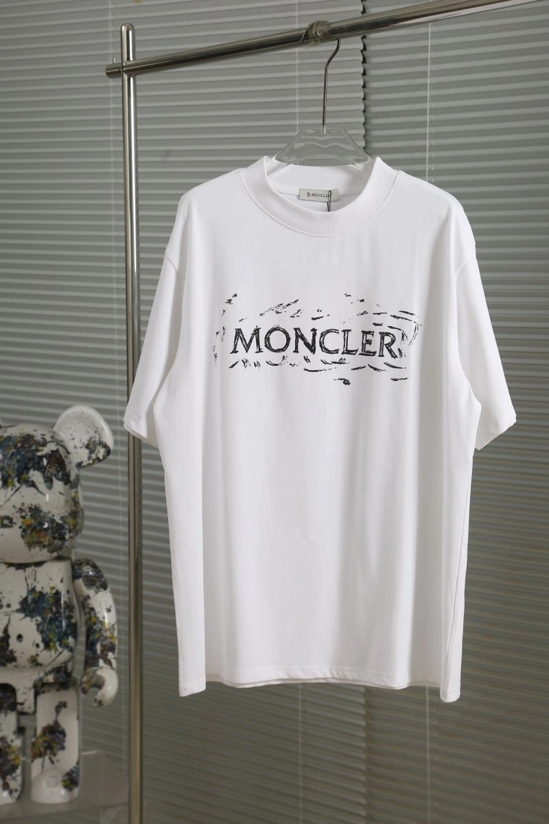 Moncler T-Shirts Snug 143135