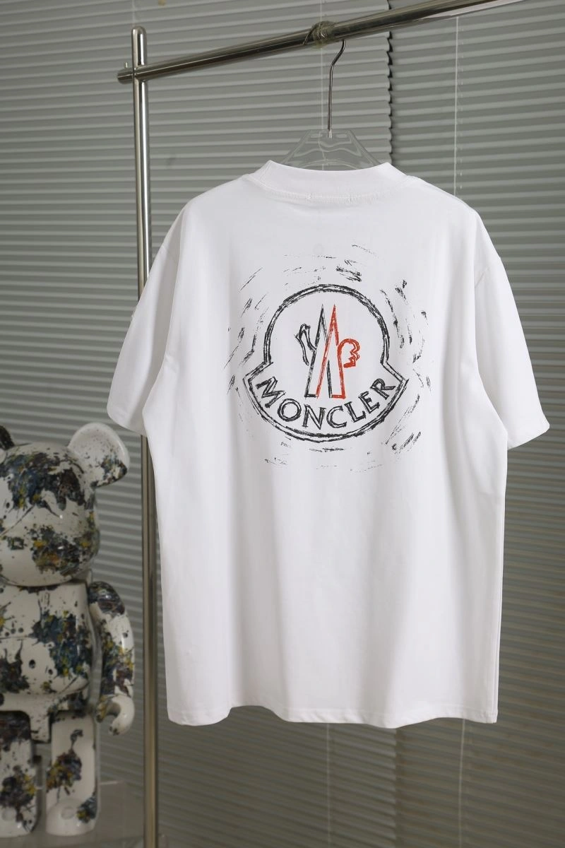 Moncler T-Shirts Snug 143135