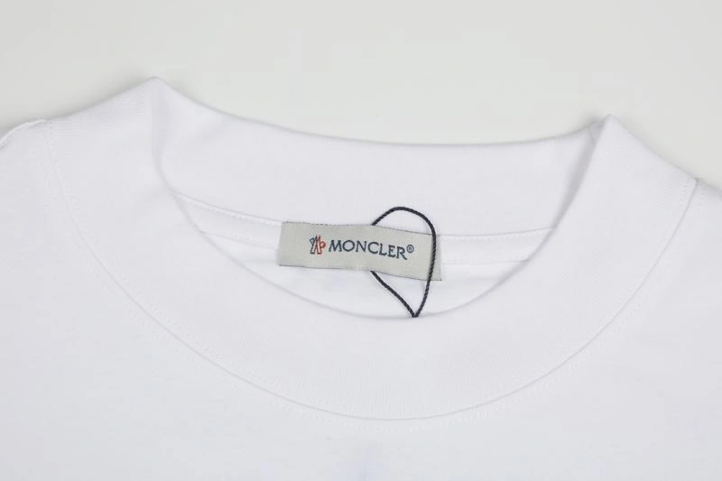 Moncler T-Shirts Snug 143135