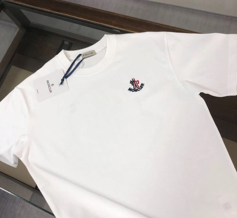 Moncler T-Shirts Elegant 143115