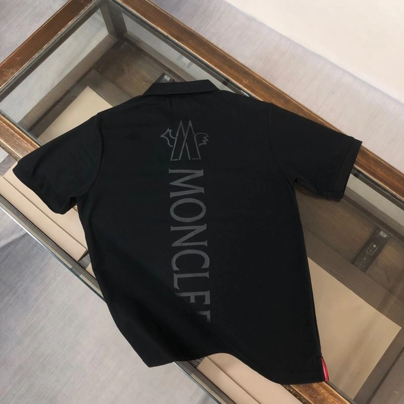 Moncler T-Shirts Resilient 143114