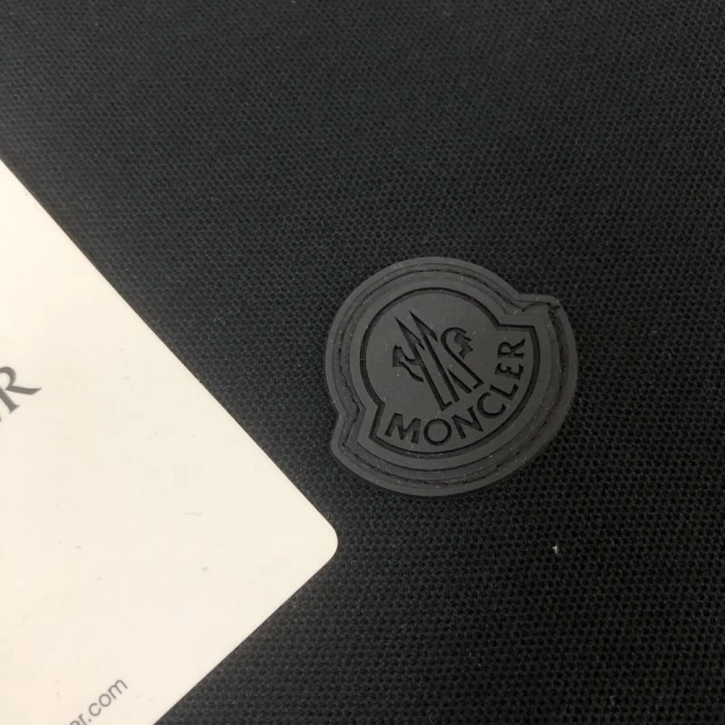 Moncler T-Shirts Resilient 143114