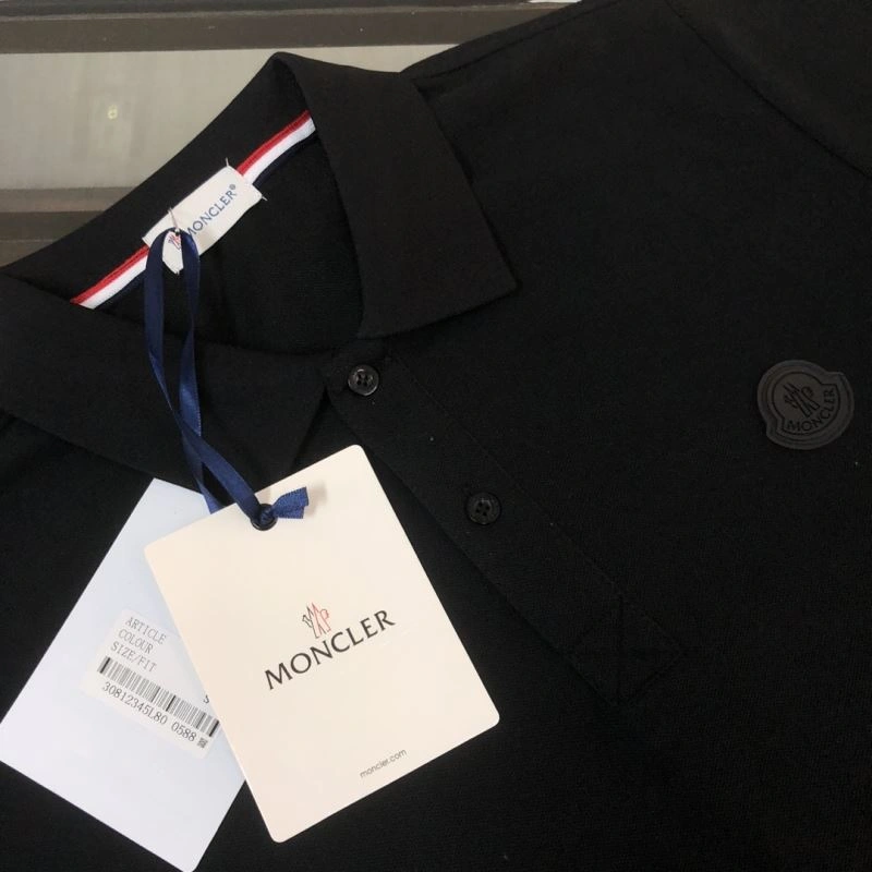 Moncler T-Shirts Resilient 143114