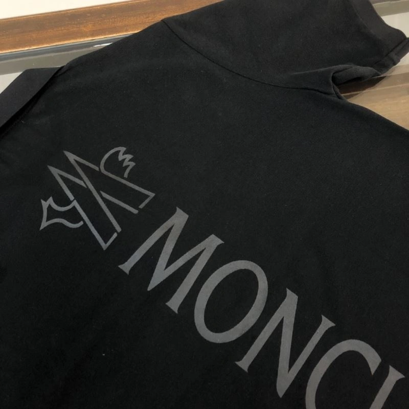 Moncler T-Shirts Resilient 143114