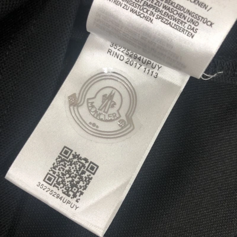Moncler T-Shirts FashionForward 143112