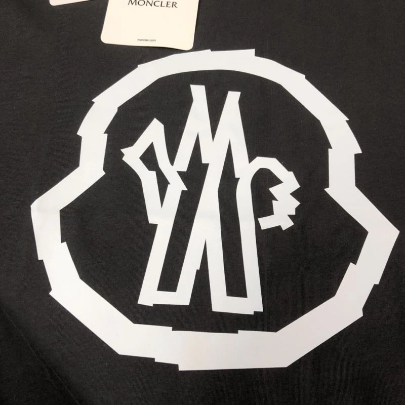 Moncler T-Shirts UrbanChic 143084