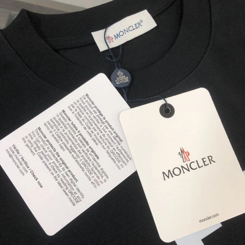 Moncler T-Shirts Minimalist 143080