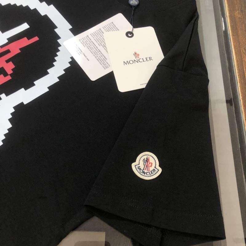 Moncler T-Shirts Minimalist 143080