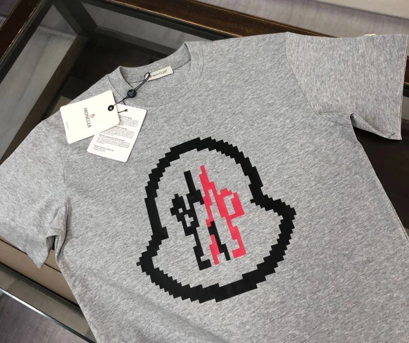 Tailored Moncler T-Shirts 143077