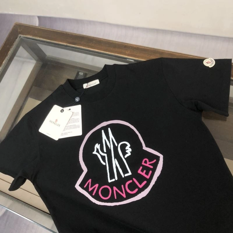 Moncler T-Shirts Vibrant 143076