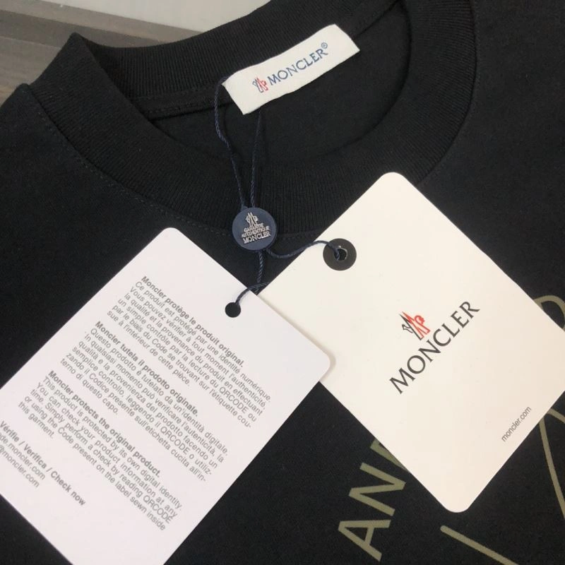 Moncler T-Shirts FlexibleFit 143092