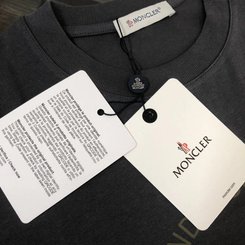 Moncler T-Shirts FashionForward 143072