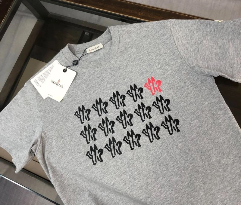 Sporty Moncler T-Shirts 143064