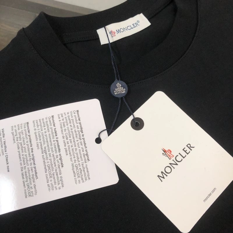 Moncler T-Shirts SunProtective 143047
