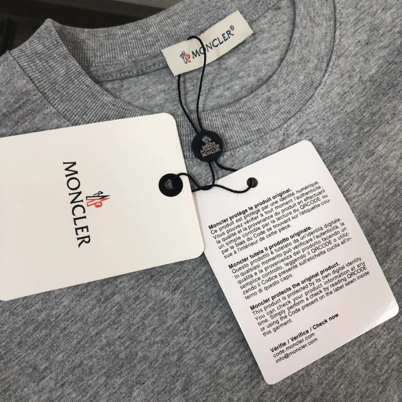 Moncler T-Shirts Vibrant 143036