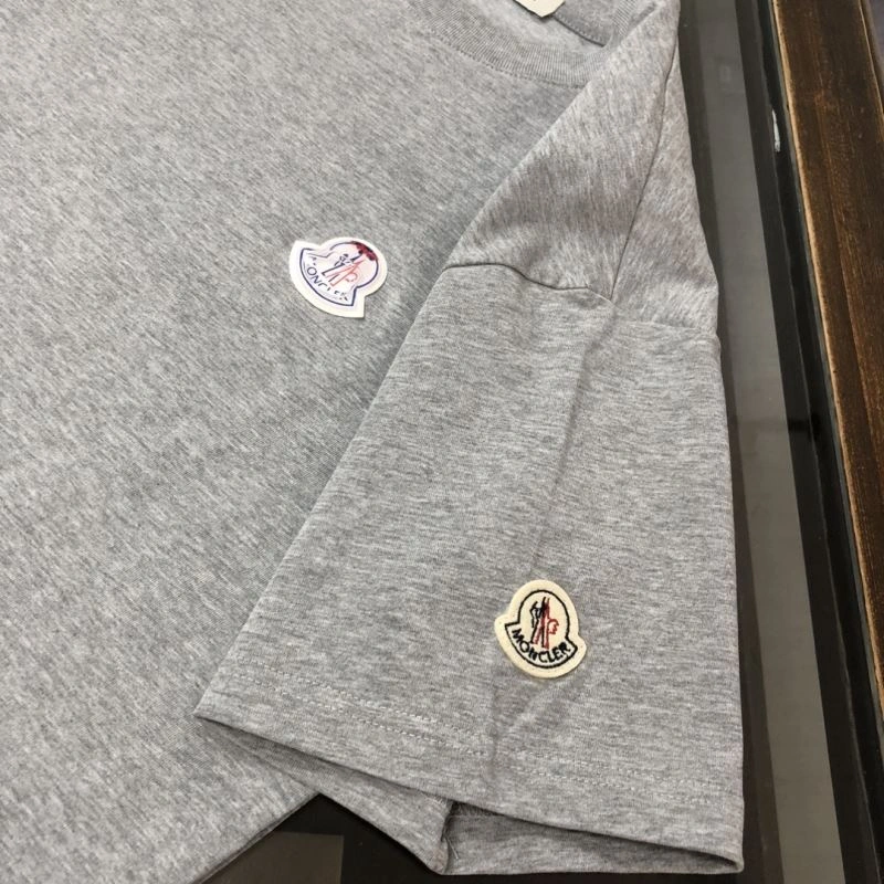 Moncler T-Shirts Vibrant 143036