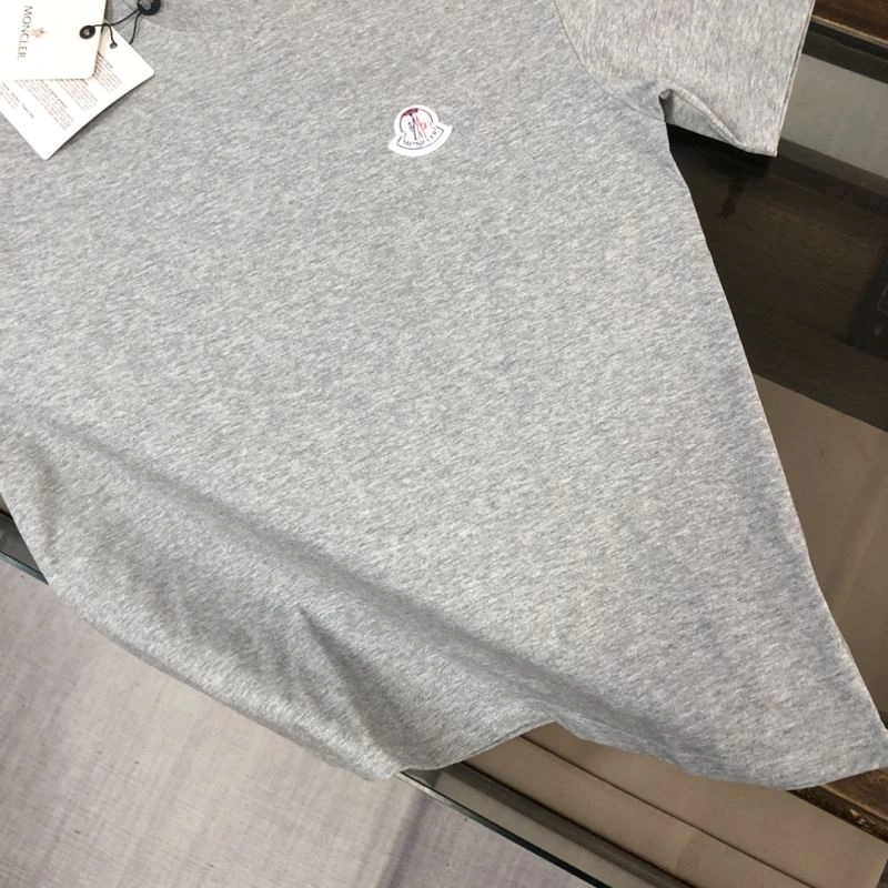 Moncler T-Shirts Vibrant 143036