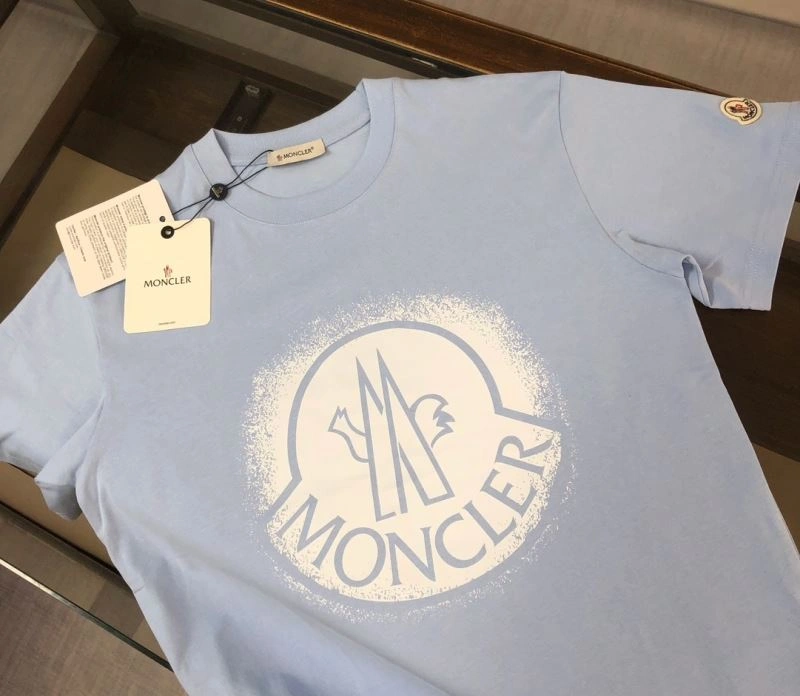 Moncler T-Shirts Resilient 143031
