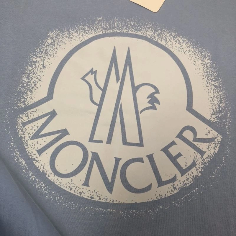 Moncler T-Shirts Resilient 143031