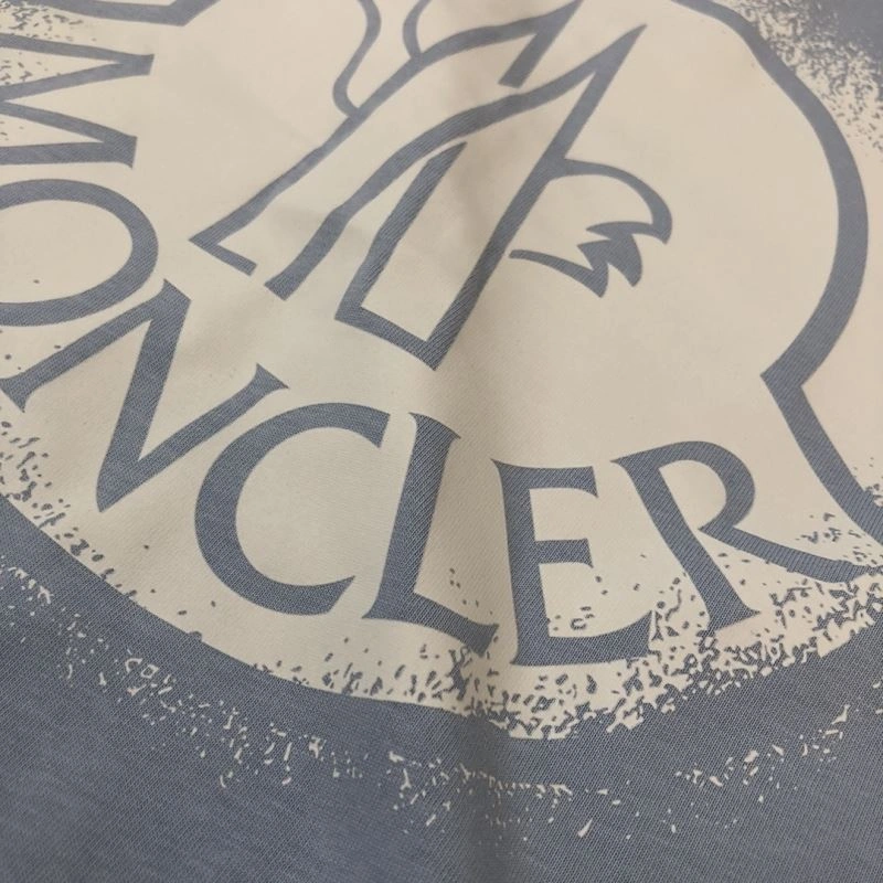 Moncler T-Shirts Resilient 143031