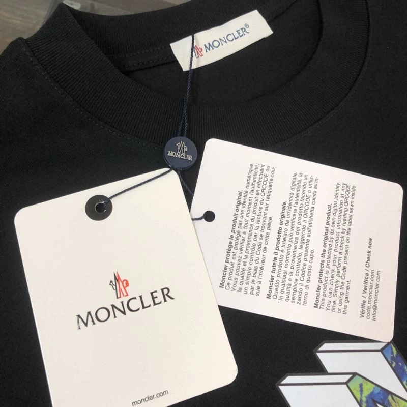 Stylish Moncler T-Shirts 143026