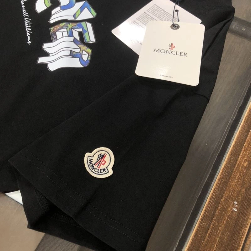 Stylish Moncler T-Shirts 143026
