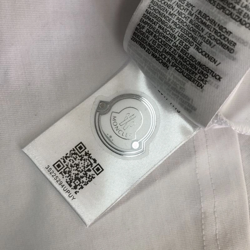 TechFriendly Moncler T-Shirts 142998