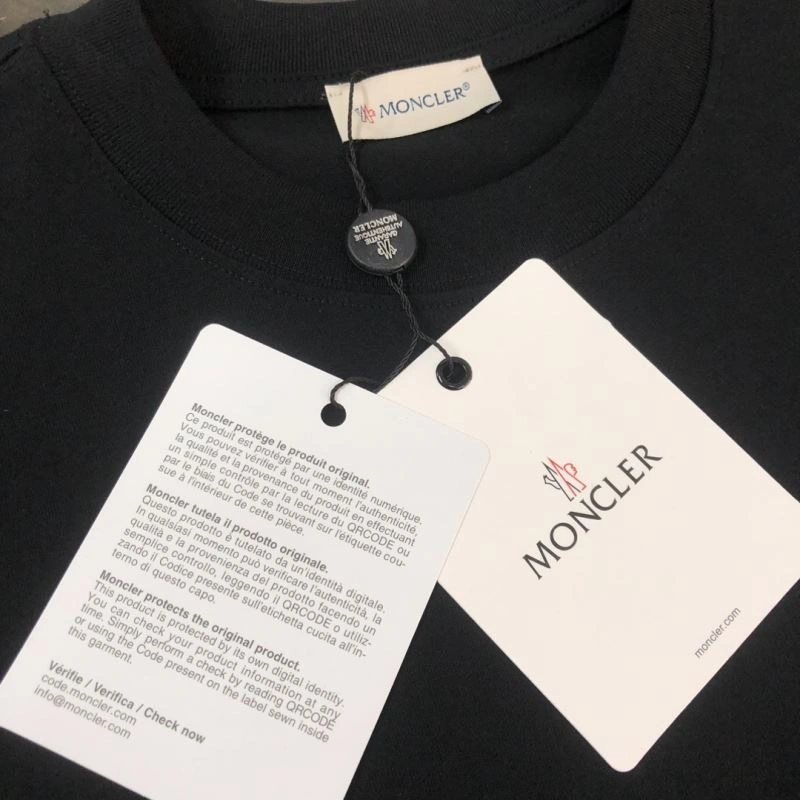 Moncler T-Shirts Lightweight 142994