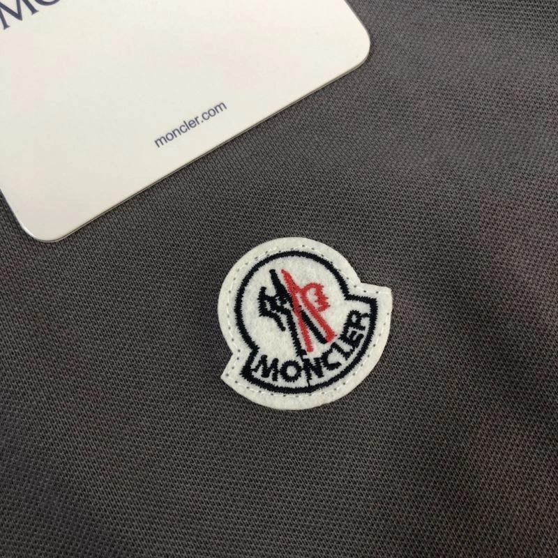 Moncler T-Shirts Comfortable 143001