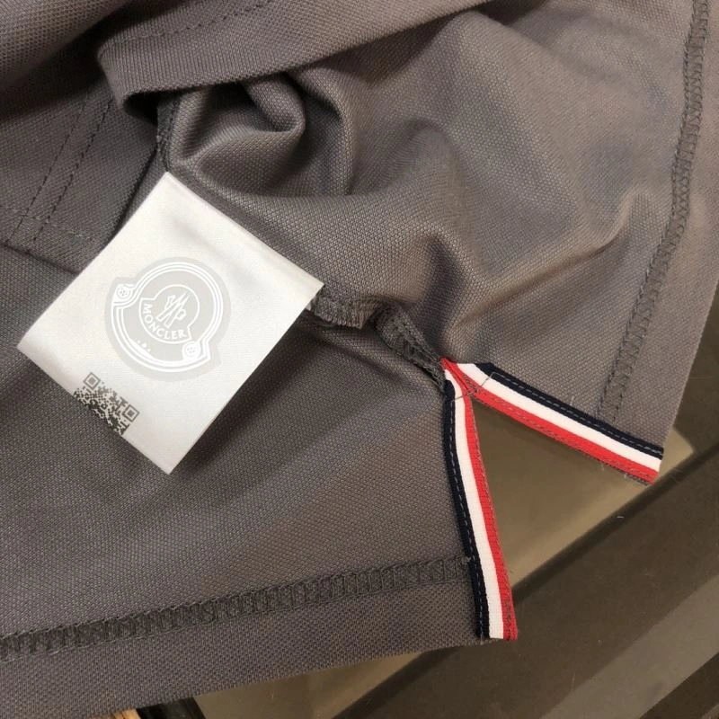 Moncler T-Shirts Comfortable 143001
