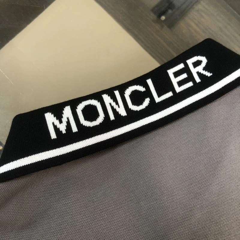 Moncler T-Shirts Comfortable 143001