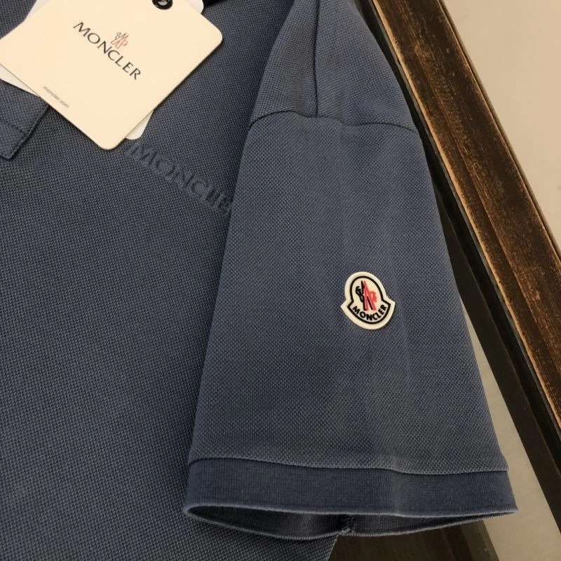 Moncler T-Shirts Snug 142979